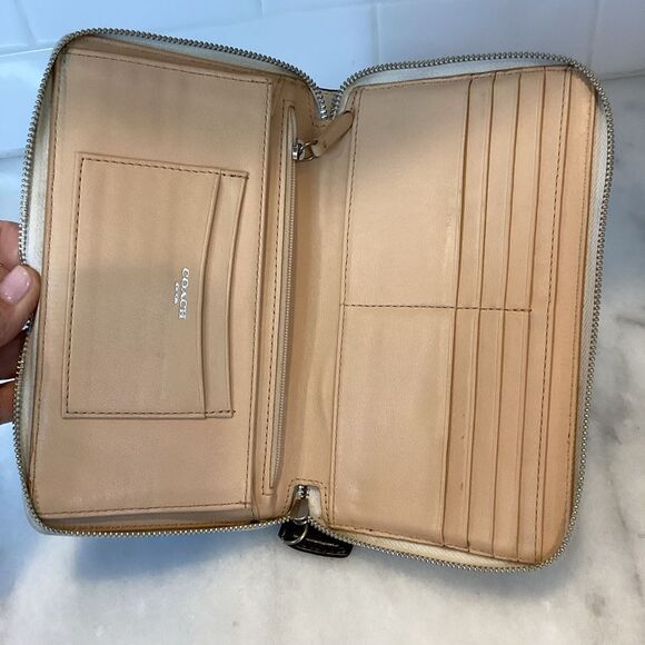 Coach Continental Color-Blocked  Full Sized Rehab Wallet - Picture 13 of 14